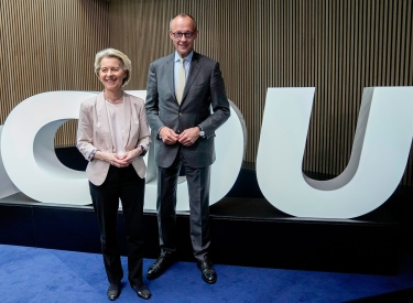 Brandmauer nach rechts? Der war gut! EU-Kommissionspräsidentin Ursula von der Leyen und Parteichef Friedrich Merz, beide CDU