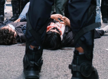 Die Sorbonne in der Gegenwart: In eine Kufiya gehüllte ­Studenten besetzen Teile der Universität, 7. Mai