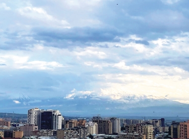 Eine Arche sucht man dort vergeblich, aber er bildet eine schöne Kulisse: der Berg Ararat von Eriwan aus gesehen