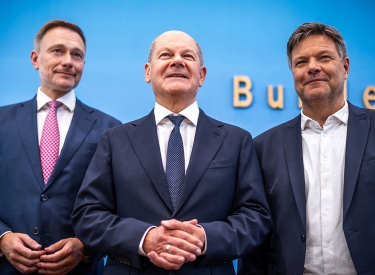 Versprechen gebrochen. Christian Lindner, Olaf Scholz und Robert Habeck (v.l.)