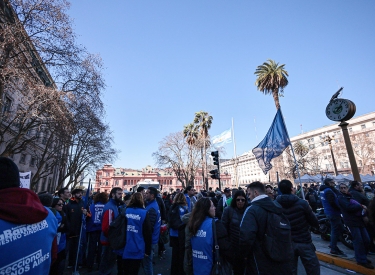 Für Lebensmittel, Wohnungen und Arbeitsplätze: Demonstranten an der Plaza de Mayo in Buenos Aires, 7. August